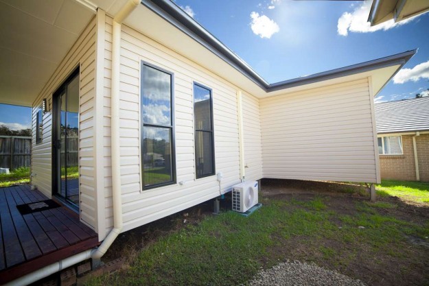 Tahmoor House Court Granny Flat Deck Exterior 3 Tahmoor House Court Granny Flat Exterior 3